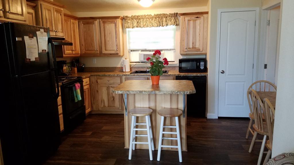 غرب يلوستون Yellowstone Wildlife Cabins المظهر الخارجي الصورة