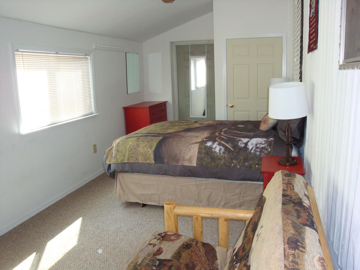 غرب يلوستون Yellowstone Wildlife Cabins المظهر الخارجي الصورة